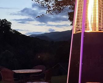 Lazy Bear Cabin near Nantahala Outdoor Center and Bryson City - Bryson City - Restaurant