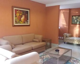Beautiful Chalet In Lake Sul 1 Bedroom 1 Bathroom, Very Green Around, Beautiful View - Brasilia - Sala de estar