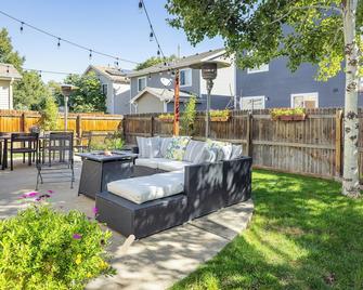 Beautifully updated home with 3 bedrooms, 2 baths, large patio in central Denver - Denver - Patio