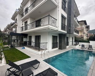 Artium Exclusive Apart Hotel - Fethiye - Piscina