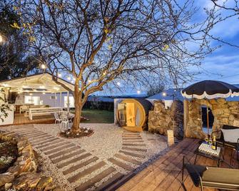 Bella's Cottage Spa Sauna Large Groups - Yarra Glen - Patio