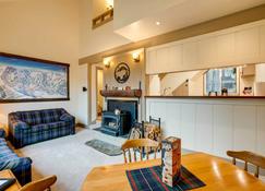 Mountain Condo with Fireplace in Kirkwood Ski Resort - Kirkwood - Living room