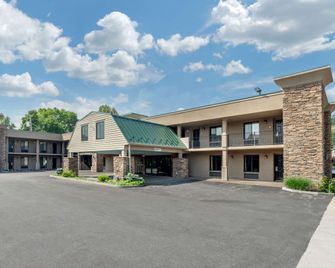 Quality Inn Covington Downtown - Covington - Building