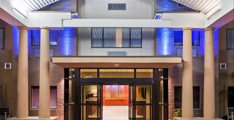 Holiday Inn Express Hotel & Suites Laredo-Event Center Area - Laredo - Budynek
