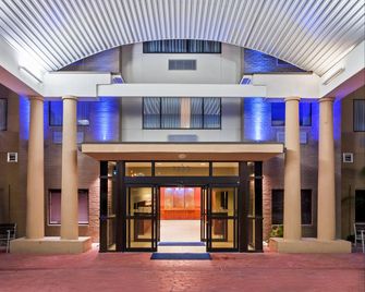 Holiday Inn Express & Suites Laredo-Event Center Area By IHG - Laredo - Edifício