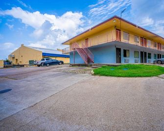Economy Inn Livingston by OYO Tx Us 59 - Livingston - Edificio