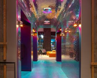 Moxy Portland Downtown - Portland - Lobby