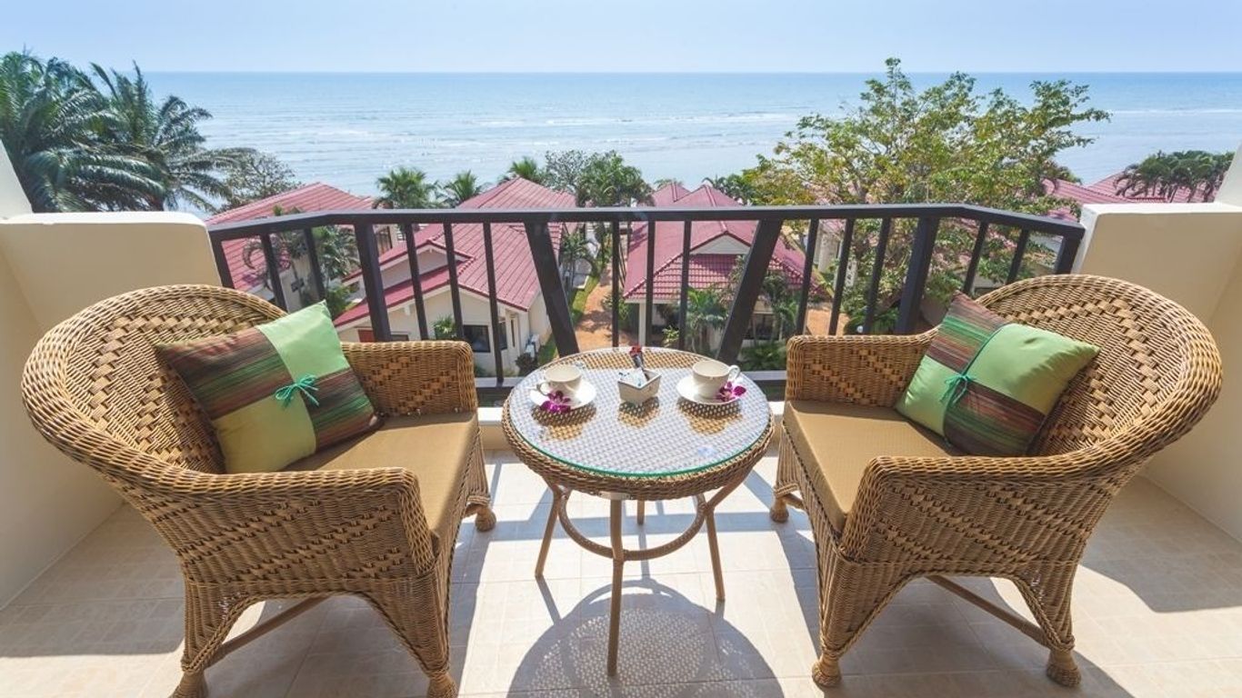 New Travel Beach Hotel & Resort