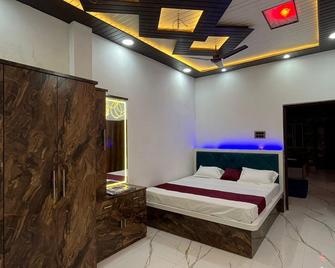 SKV Sharma ji home stay - Varanasi - Bedroom