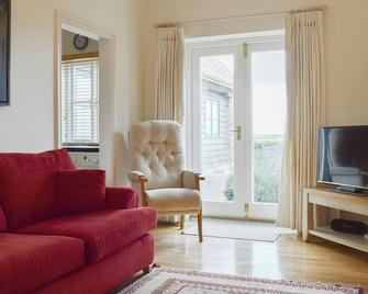1 bedroom accommodation in Clopton, near Kettering - Kettering - Living room