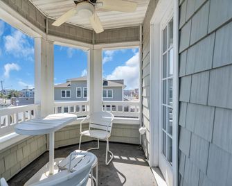 CHAN52 | Custom Home close to it all! Views, 4 Tags, Pets! by Shore Points Vacations - Point Pleasant Beach - Balcón