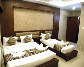 Grand Oliver - Chennai - Bedroom