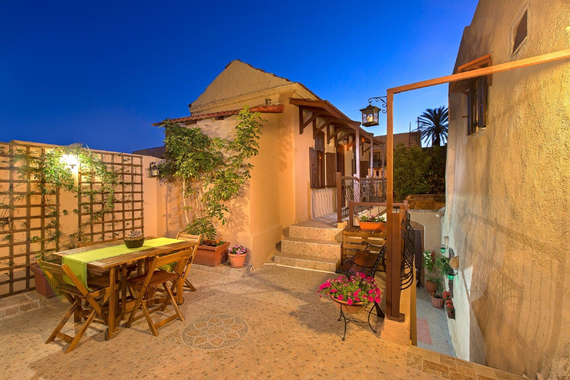 Muses - Rhodes - Patio