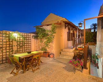 Muses - Rhodes - Patio