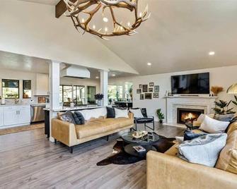 Game Room Pickleball Courts & Golf Course Close - Bountiful - Sala de estar