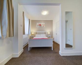 Newport Lodge - Southampton - Bedroom