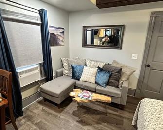 Loft Apt Just off C&O near Harpers Ferry, AT, train to DC, & Frederick - Brunswick