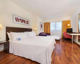 Port Feria Valencia - ולנסיה - חדר שינה