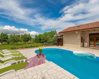 Nice Home In Zadar With Jacuzzi - Zadar - Pool