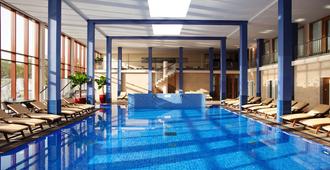 特拉沃明德羅莎酒店 - 呂貝克 - 盧貝克 - 游泳池