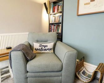 Luxury Lincoln Home - Sleeps 8 - Hot Tub - Pets - Lincoln - Living room