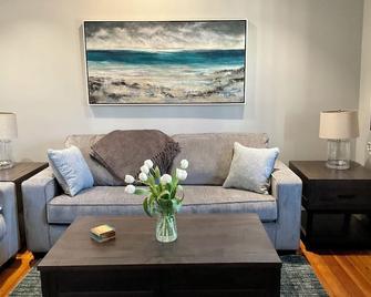 Prime Location. 1BR/1BA with A/C and Parking - Provincetown - Sala de estar