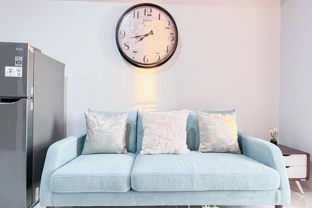The Simply Look 1Br Apartment At Delft Ciputra Makassar - Makassar - Living room