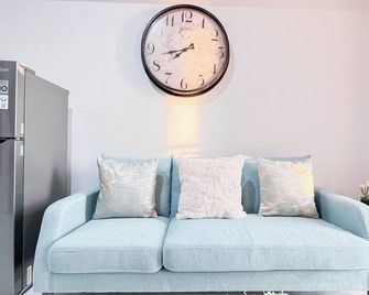 The Simply Look 1Br Apartment At Delft Ciputra Makassar - Makassar - Living room