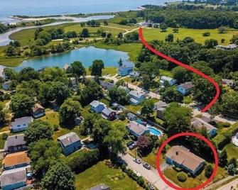 Beach Haven, Family getaway-walk to beaches - Waterford - Outdoors view