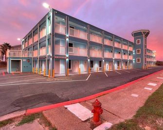 Seaside Boutique Hotel, Waves At Your Doorstep - Port Aransas - Edificio