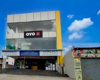 Hotel O Royal Plaza - Pedda Ambarpet - Building