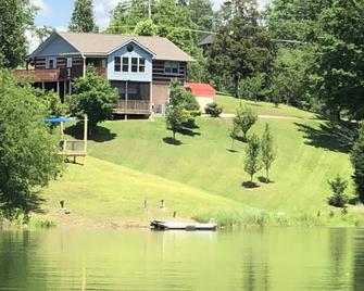 Lake Front Cabin Private Dock easy lake access quiet cove nr Smoky Mtn - Dandridge - Venkovní prostory