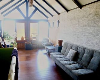 Blue Hill - Victoria - Living room