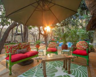 Wielewaal Bush Lodge - Marloth Park - Patio