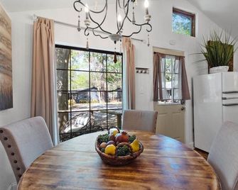 Emerald Cottage With Kayaks & Canoes & Firepit - Shreveport - Dining room