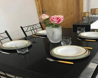 5-beds apartment with AC, WiFi, Smart TV # Meknes - Meknès - Essbereich