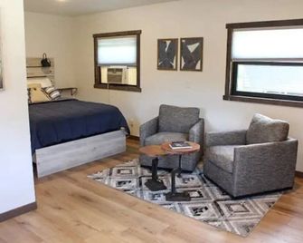 Cabin 3 at Horse Creek Resort - Rapid City - Bedroom