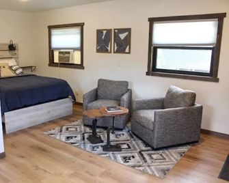 Cabin 3 at Horse Creek Resort - Rapid City - Bedroom