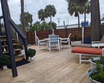 New Apartment Right Across The Street! With Parking Included! - Indialantic - Patio