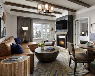 Fairmont Chateau Whistler Gold Experience - Whistler - Living room