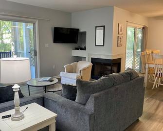 SUMMER 2025 Calendar is now open! Sea Colony West 3 bedroom/2 bath - Bethany Beach - Living room