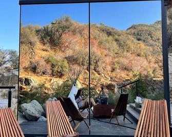 Paradise Ranch Inn - Liberated Tent - Three Rivers - Balcony