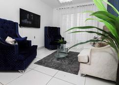 3 Br Apartment - Ready For Your Stay! Wifi, Pool, Great Location. - Santiago de los Caballeros - Sala de estar
