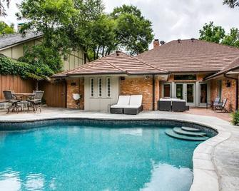 High Demand Private VIP with Heated Pool and Spa! - Dallas - Piscina