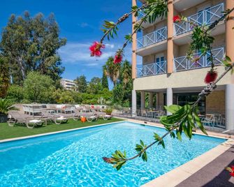 ibis Hyères Centre - Hyères - Pool