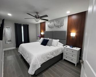 Cozy 1-bedroom apartment in beautiful Del Rio with WiFi, AC - Del Rio - Спальня