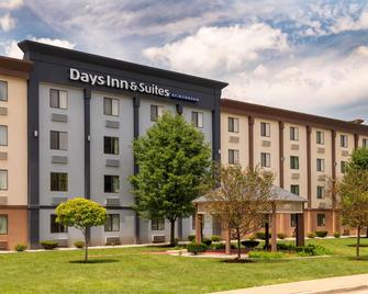Days Inn and Suites by Wyndham Hammond, IN - Hammond - Building