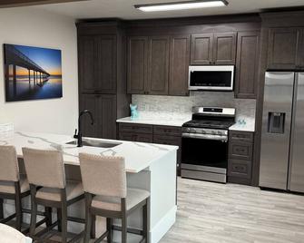 Thompson Falls Main Street Loft! Walk everywhere in town - Thompson Falls - Kitchen