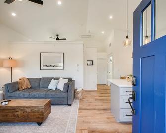 The Bronco House - Boise - Living room