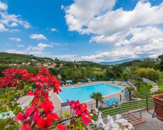 موبيل هوم ماكس 6 باكس - فلورنس - حوض السباحة